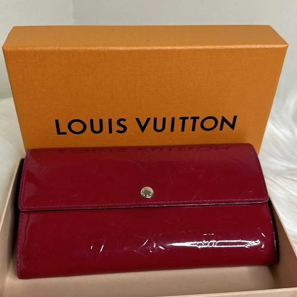 COPY - 💯Authentic Louis Vuitton Vernis Monogram Wallet 🍀